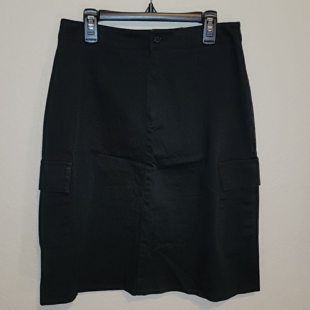 Eric Casual Black Skirt with side pockets, size 4.